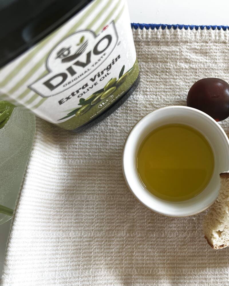 DIVO bottle with olive oil and bread